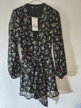 Vestido Zara flores negro talla XS