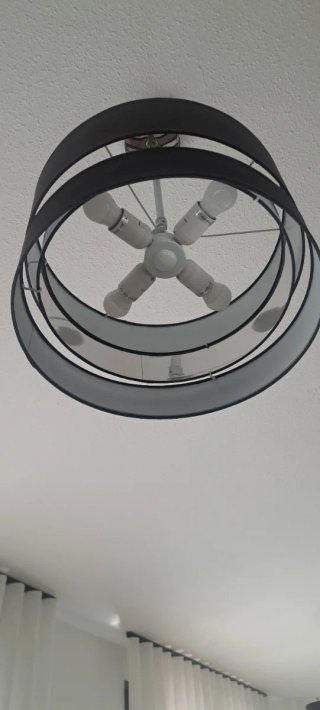 Lámpara de techo salón negra y plateada
