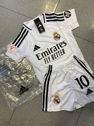 Conjunto Real Madrid Adidas Talla 7 años