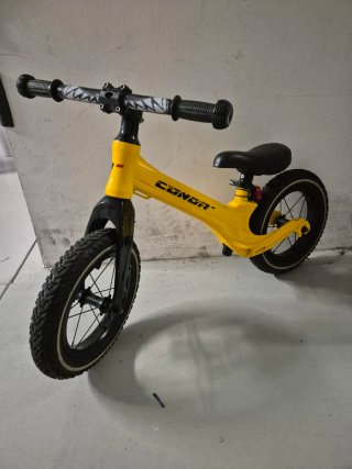 Bicicleta de equilibrio conor.