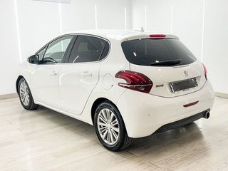 Peugeot 208   5P ALLURE 1.2L PureTech 60KW 82CV
