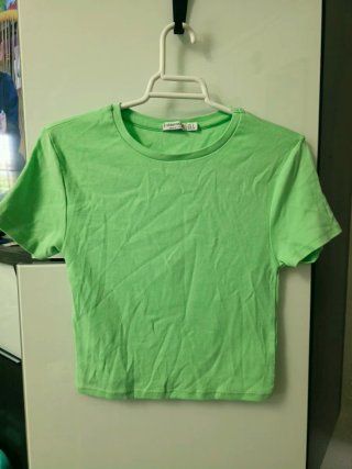 Camiseta corta Stradivarius verde talla S