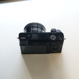 Sony Alpha a6000 con Jaula Accesorios y Objetivos