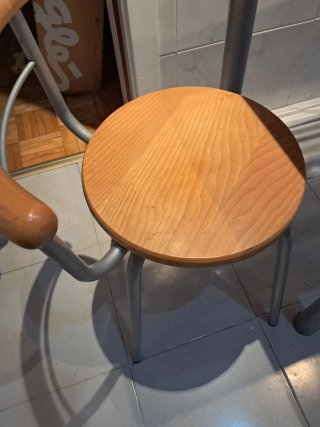 Mesa de madera y 3 sillas cocina