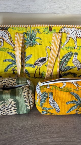 Bolso de gran capacidad con estampado tropical