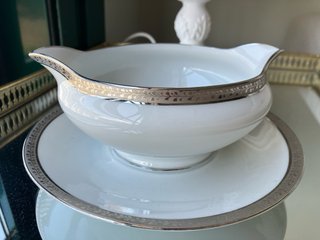 Salsera Limoges Jammet-Seignolles con plato