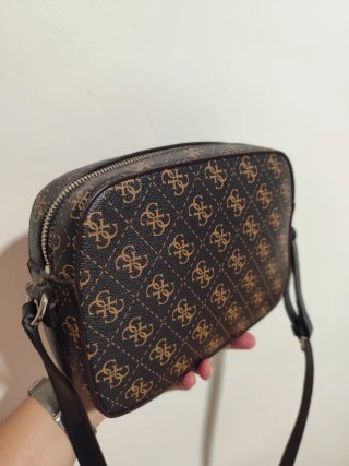 Bolso Guess Marrón Monogram