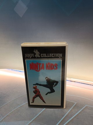 Película en VHS ninja kids
