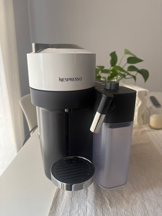 Cafetera Nespresso Vertuo Blanca
