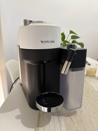 Cafetera Nespresso Vertuo Blanca