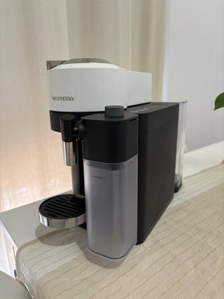 Cafetera Nespresso Vertuo Blanca