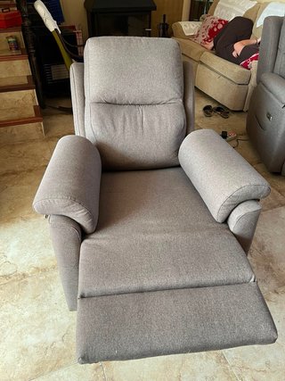 Coppia di poltrone elettriche per anziani