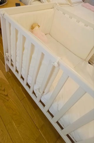 Cuna de bebé blanca