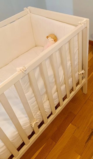 Cuna de bebé blanca