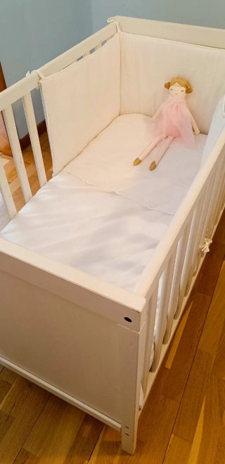 Cuna de bebé blanca