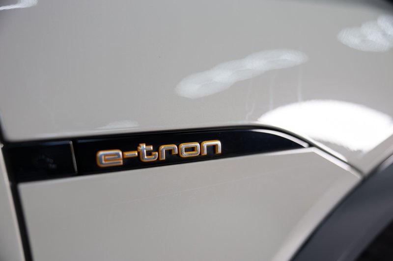 Audi e-tron 50 quattro Advanced 2020, foto 12