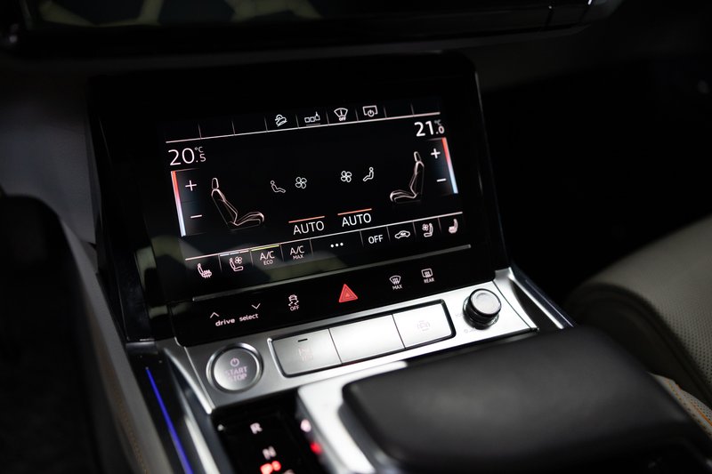 Audi e-tron 50 quattro Advanced 2020, foto 17