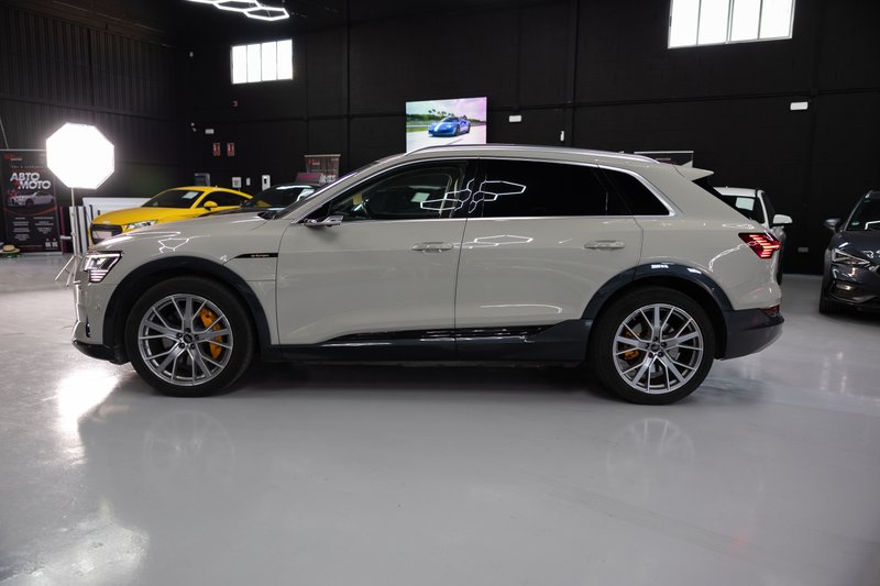 Audi e-tron 50 quattro Advanced 2020, foto 9