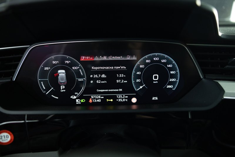 Audi e-tron 50 quattro Advanced 2020, foto 18