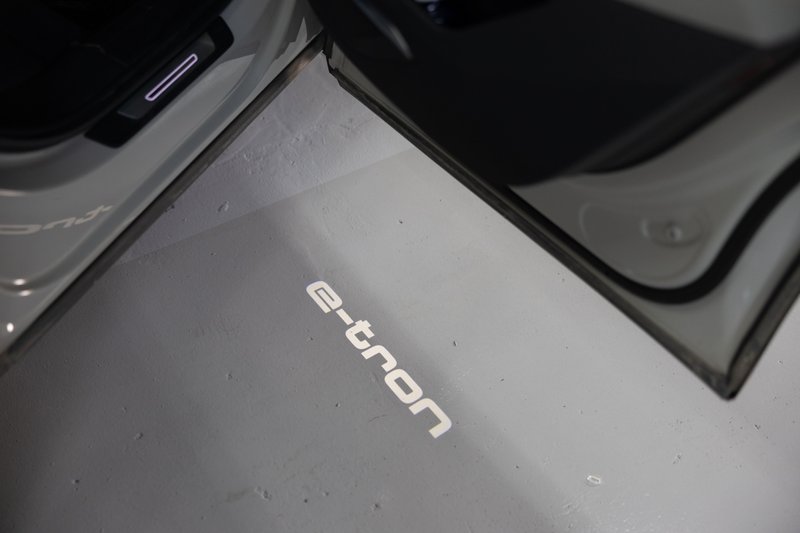 Audi e-tron 50 quattro Advanced 2020, foto 22