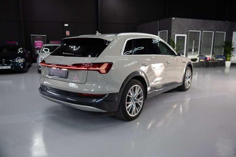 Audi e-tron 50 quattro Advanced 2020, foto 4