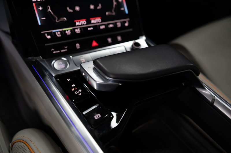 Audi e-tron 50 quattro Advanced 2020, foto 23