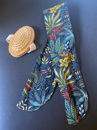 Bandana y cepillo de madera