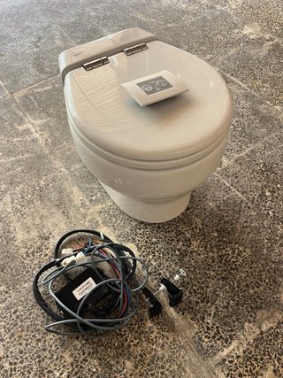WC Tecma 24V Nuevo para barco.