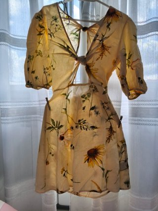 Vestido floral amarillo y verde