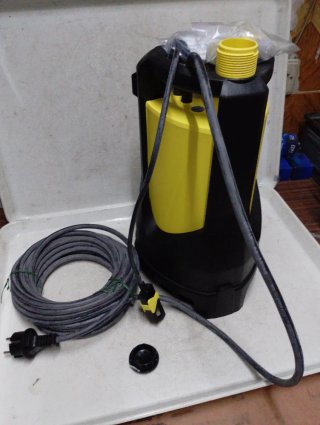 Bomba de agua sucias sumergible de 800 w  kärcher