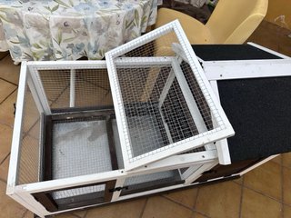 Casita para mascotas marrón y blanco