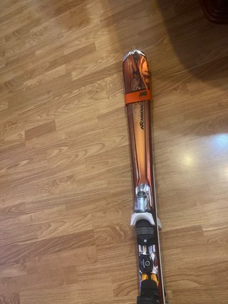 Esquís con fijaciones  No envio