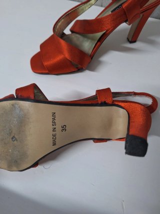 Zapatos de tacón Angel Alarcón naranjas