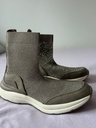Botín deportivo brillante Zara T41 sin estrenar