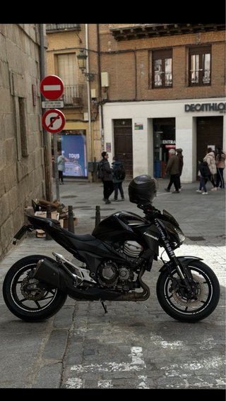 Kawasaki Z800E Negra 2014