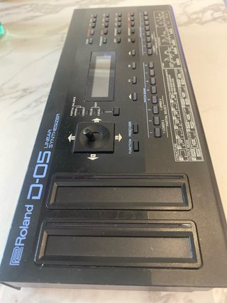Roland D-05 Sintetizador Lineal