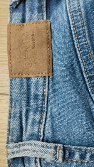 Pantalón vaquero Bershka campana talla 32