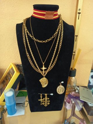 Conjunto de Cadenas de Acero Dorado