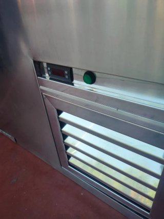 Botellero Acero Inoxidable 3 Puertas 2 mano