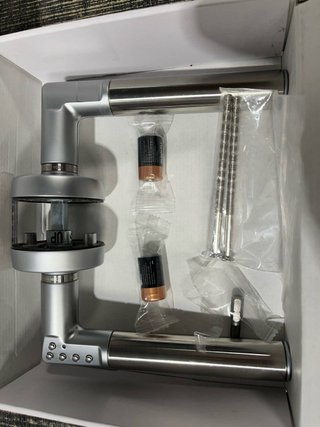 Manilla electrónica Yale para puerta izquierda