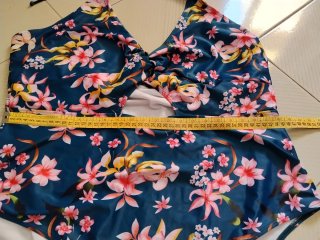 Costume intero floreale blu e rosa