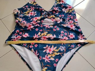 Costume intero floreale blu e rosa