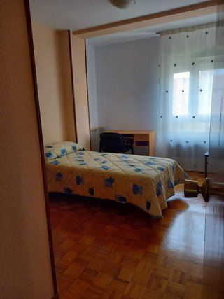 Se alquila piso por habitaciones, curso 2026/27