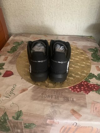Zapatos Alexander McQueen Negros y Blancos