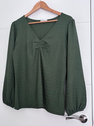 Camiseta verde manga larga talla L