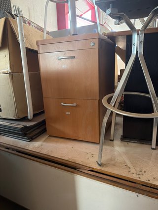 Mesita de oficina de madera