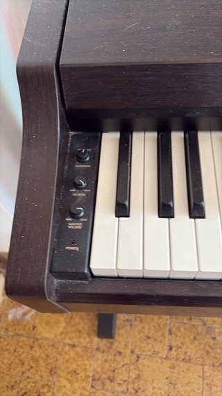 Piano Digital Yamaha Clavinova Marrón Oscuro