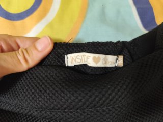 Falda-pantalón negra con cinturón y cremallera
