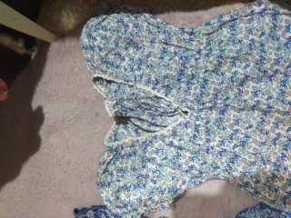 Vestido floral azul y blanco