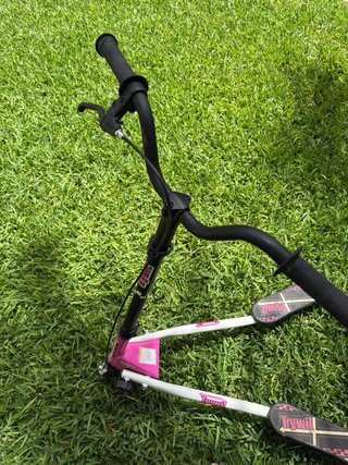 Patineta Trywil rosa y negra